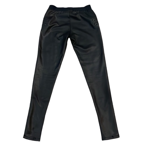 Black faux leather leggings (unbranded), with elastic band in the waist. - Picture 2 of 8